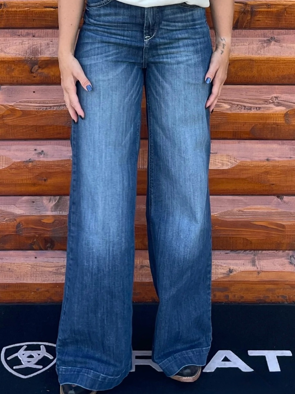 Ariat Women's Ultra High Rise Wide-Leg Trouser Jeans in Dark Blue Wash - Picture 3 of 3